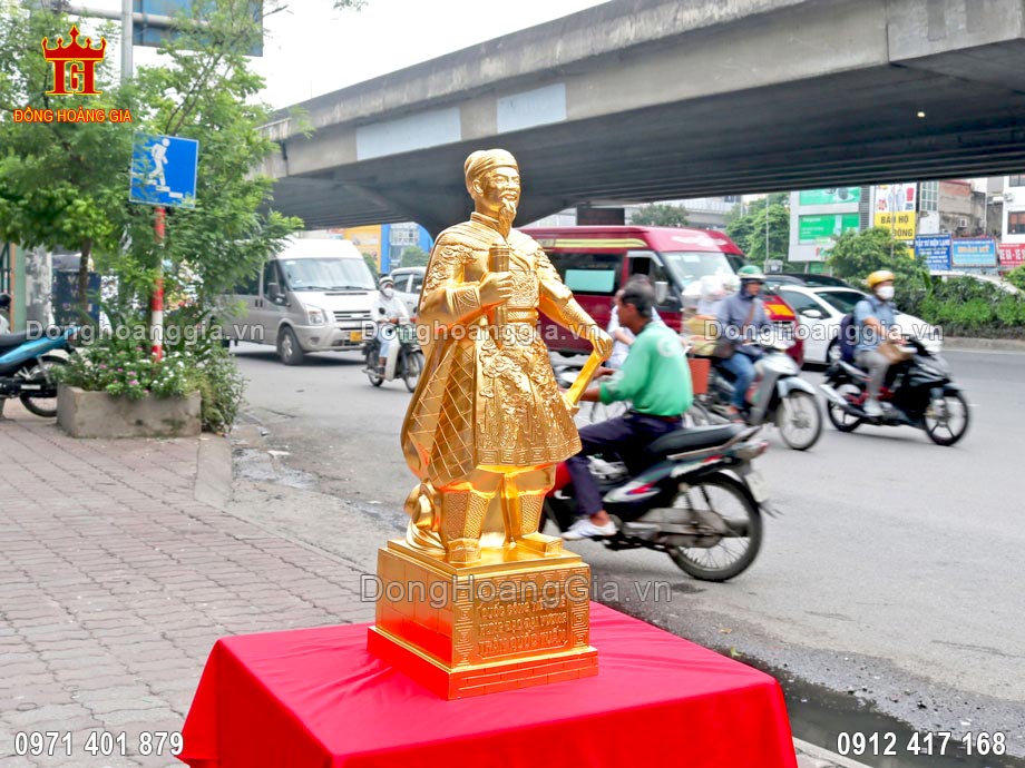 Bày trí tượng Trần Hưng Đạo tại phòng khách, phòng làm việc sang trọng và ý nghĩa